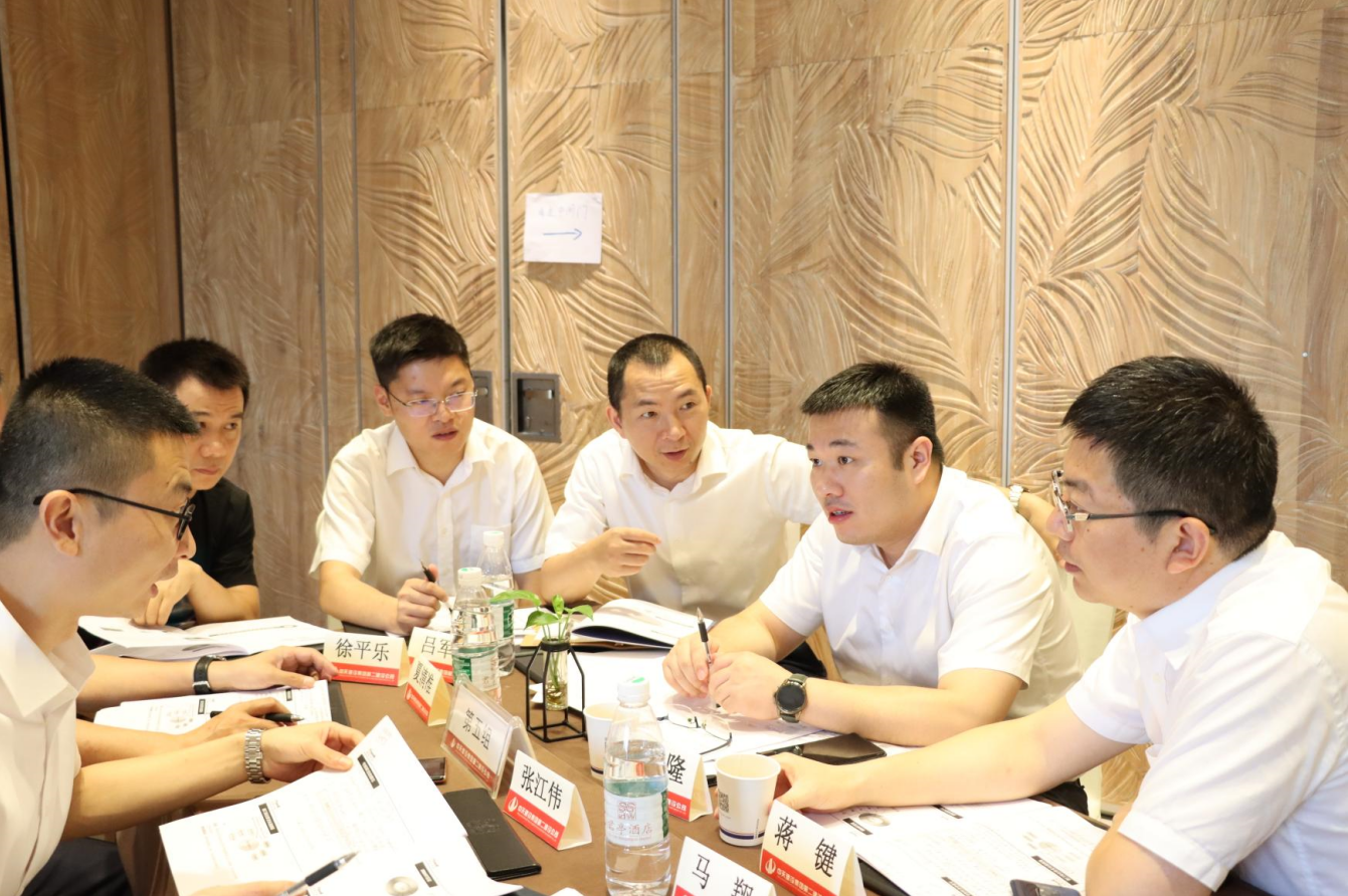 2021年6月25日-26日，w66旗舰厅二建组织开展了2021年中高层主管执行力培训。本次培训特邀清华、北大、上海交大总裁班讲师，中国企业家协会特聘高级讲师许晋老师进行授课。